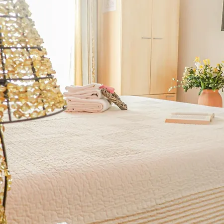 Actinia Guest house *